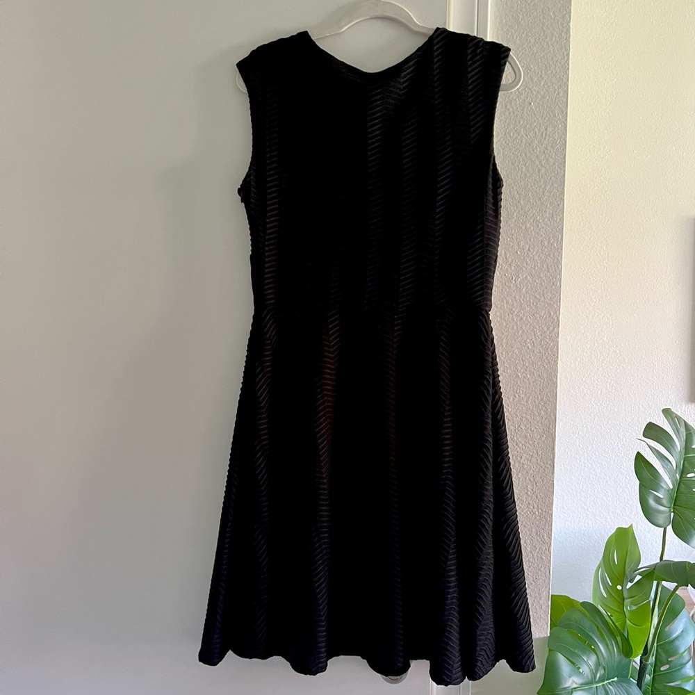 DEAL! $20! Chetta B Textured Black Dress Scoop Fit Flare Flirty Knee Length - Picture 2 of 7